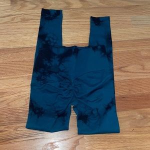 Blue scrunch bum leggings